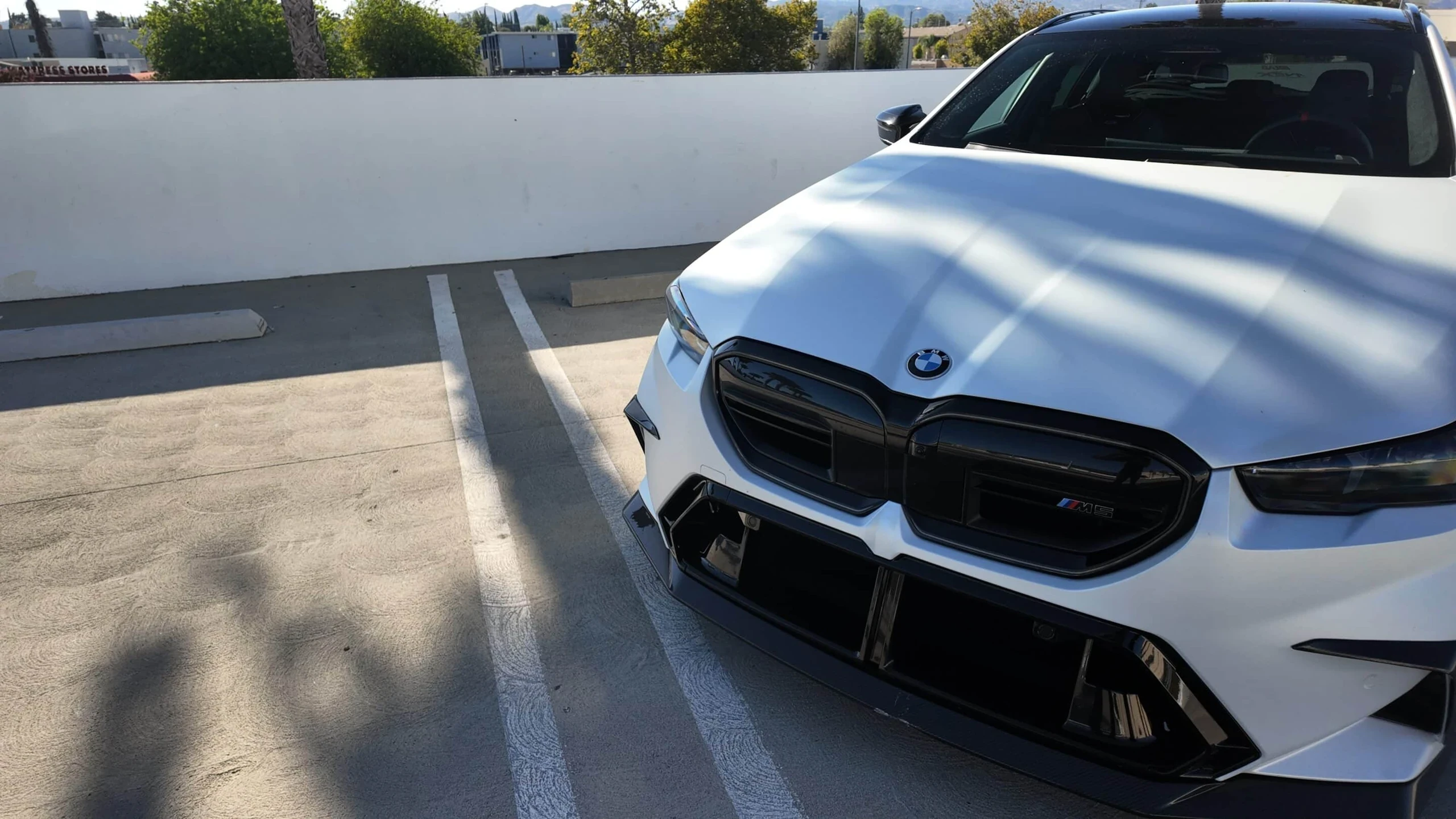 BMW M5 Touring photographed for the MIAMI RENT LUXURY method guide