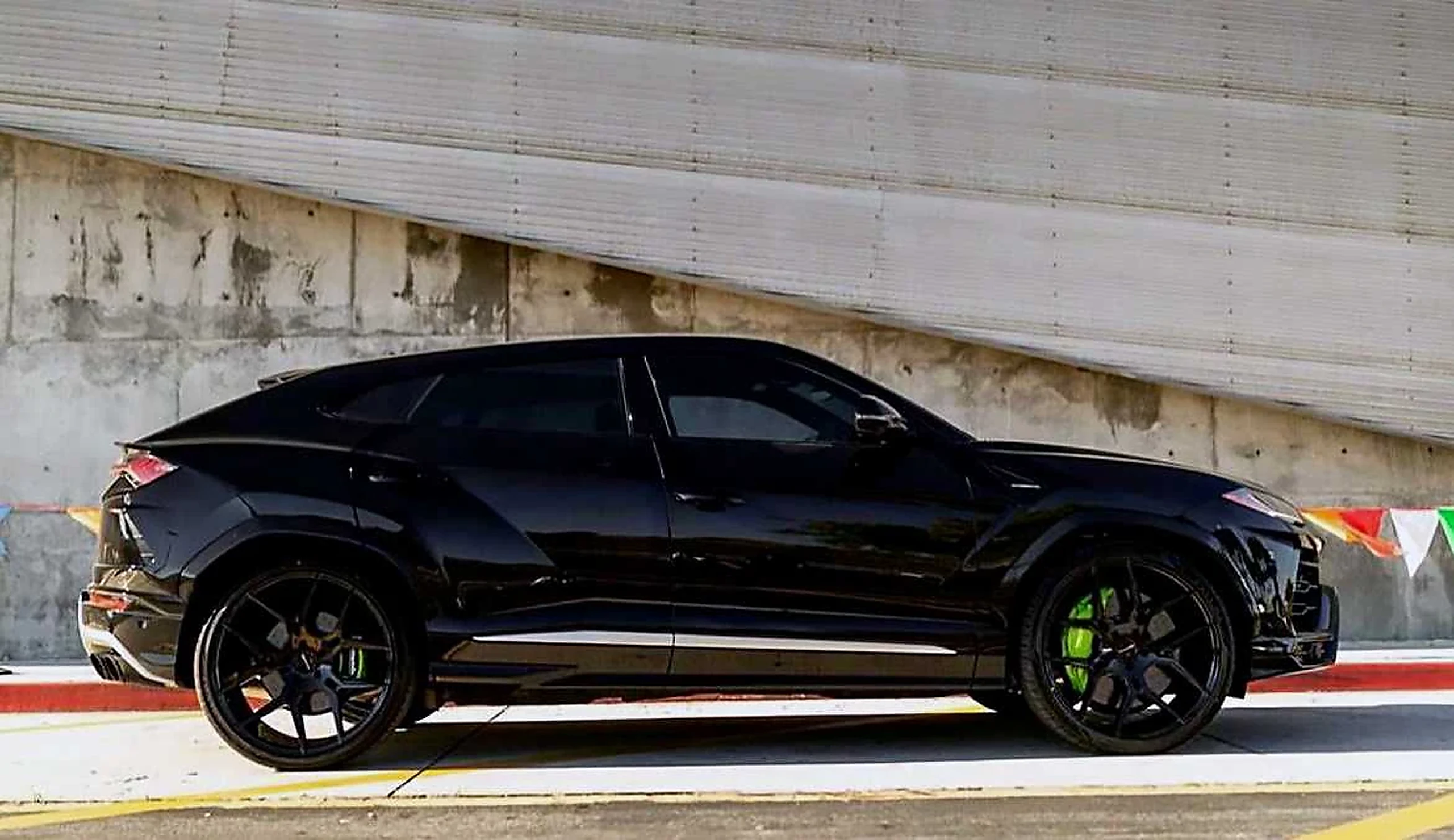 Lamborghini Urus exterior