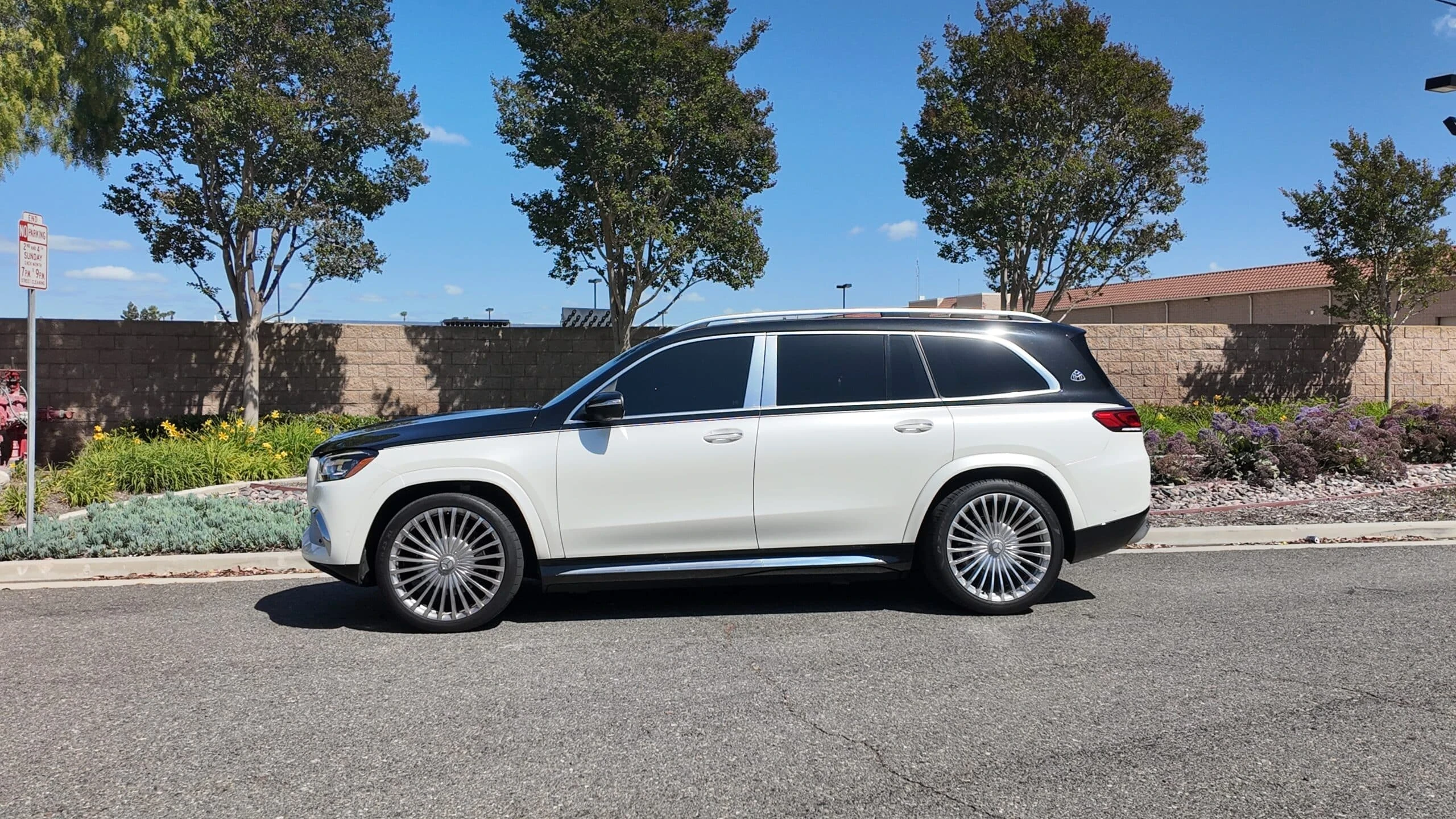 Mercedes-Maybach GLS 600 detail relevant to weekly & monthly rentals on MIAMI RENT LUXURY