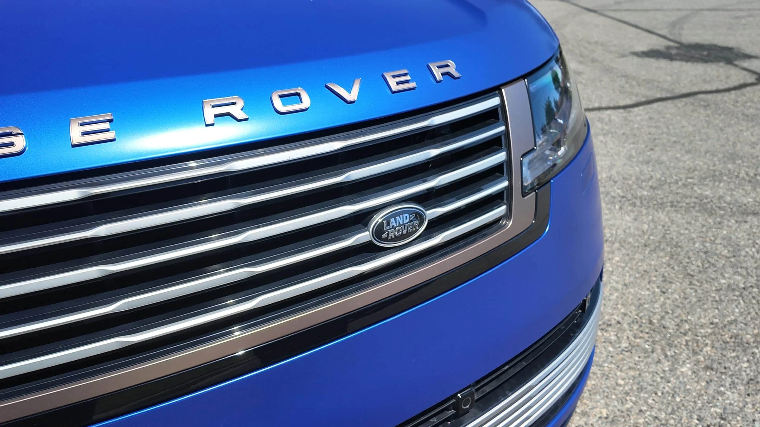 Range Rover SV detail relevant to luxury shopping-trip car rentals on MIAMI RENT LUXURY