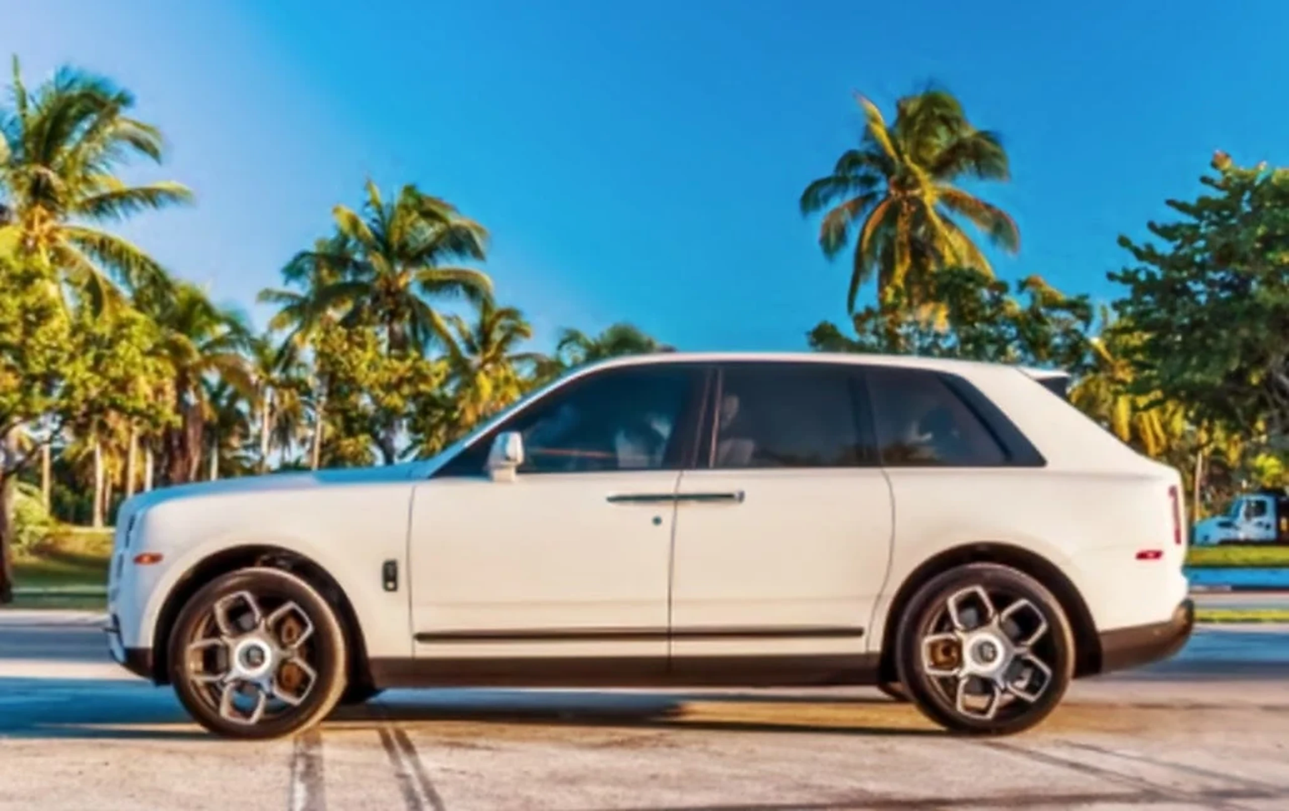 Rolls-Royce Cullinan Black Badge detail relevant to wedding car rentals on MIAMI RENT LUXURY